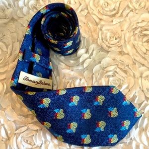 New Tommy Bahama mens pineapple silk tie